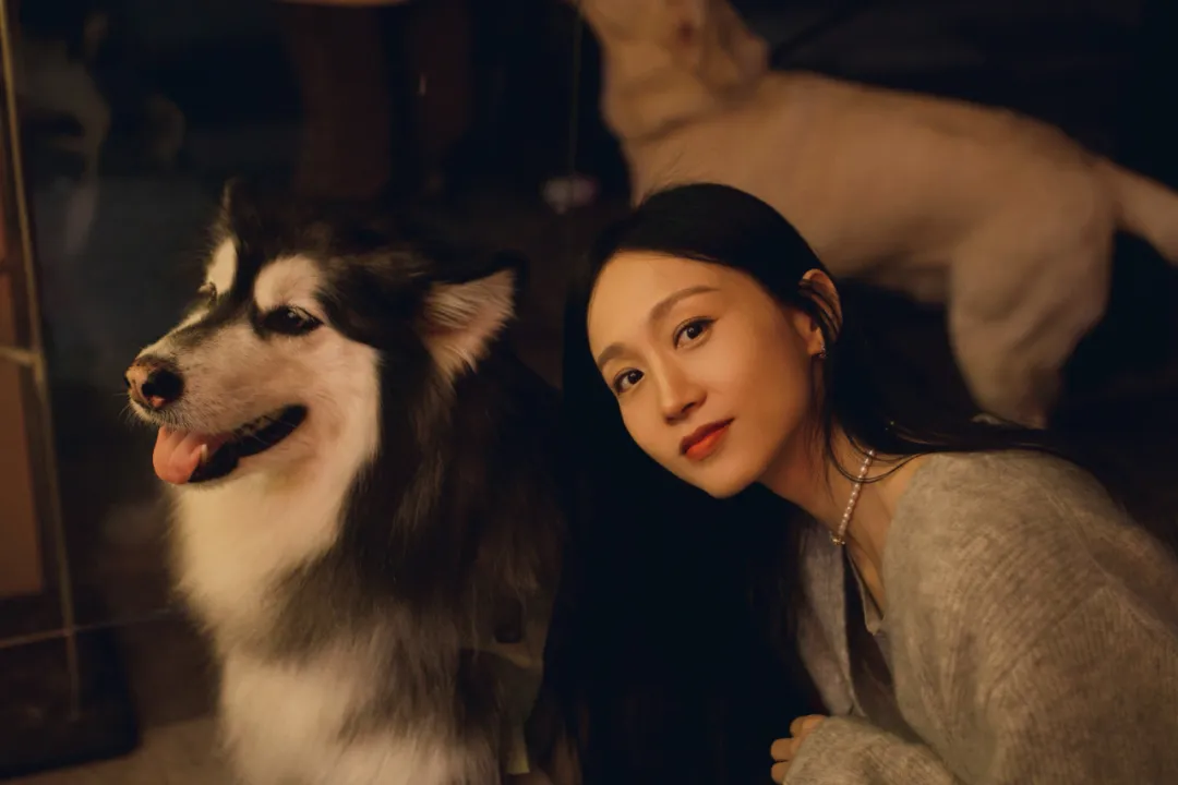 丁子玲带着对表演的纯粹热爱 踏入了影视圈。