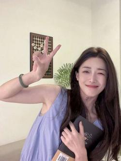 云楚姚：“都说骗人是小狗 可是小狗不会骗人”