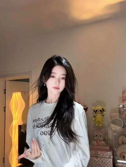 林夕木苒：假期都怎么过的？ 我先说 上班 #夹心摇#摇子上线 #内向社恐