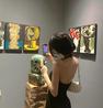 小喵呜得空去看个画展，陶冶情操