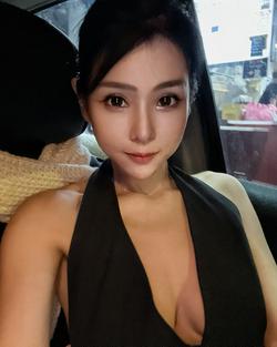 仙儿媛成年人的一天，起床，打工，回家，洗澡，睡觉。