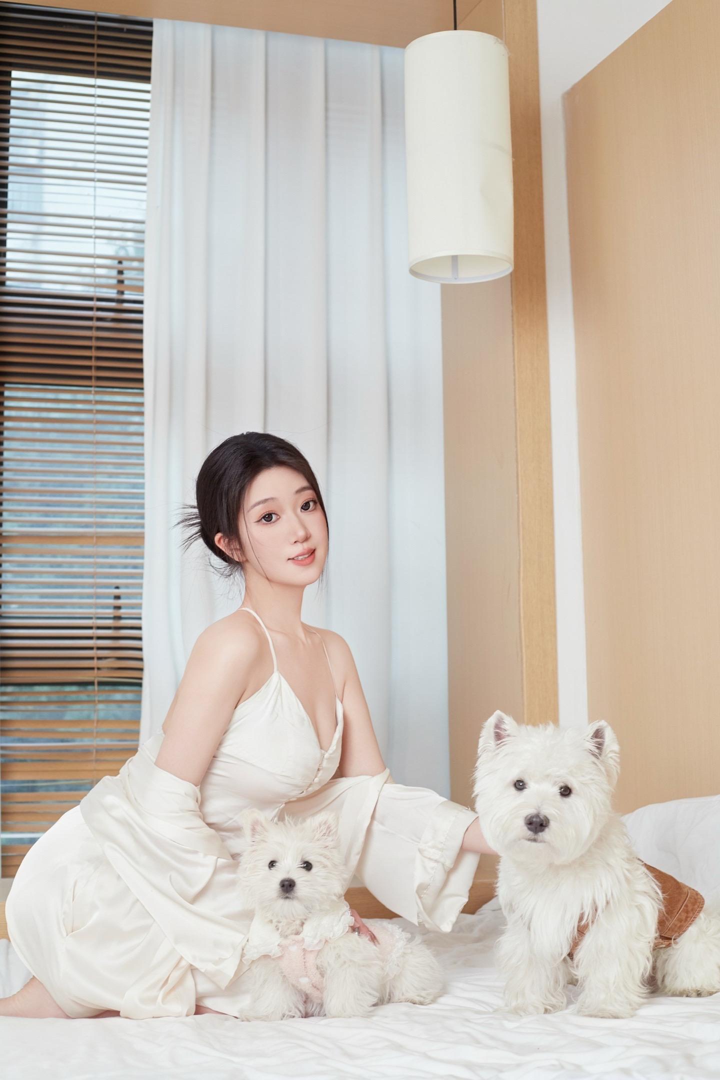 一只美羊羊：谁能拒绝热情小狗
