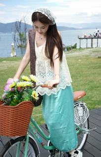 弯弯：洱海发呆#元气少女 #享受大自然 #初恋脸 #治愈系风景