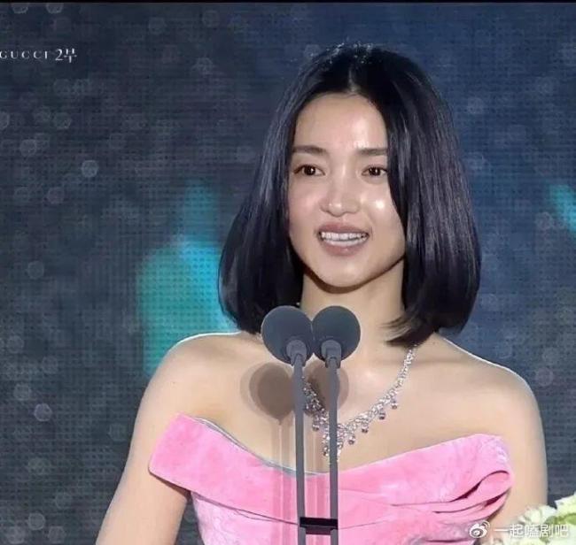 金泰梨得百想视后 IU遗憾落选意难平