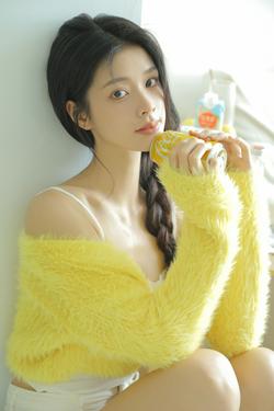 冯丽林Lynn_板板酱《柠檬味的春天》美图作品图片 -艺图语
