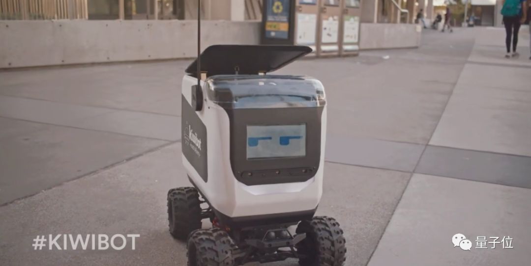 网红送餐无人车被指用人冒充AI始末：没有人工，就没有智能