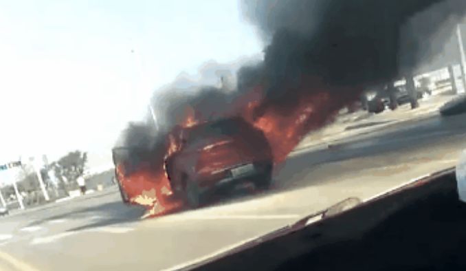 威马EX5电动车起火自燃，官方回应：电池包未起火爆炸