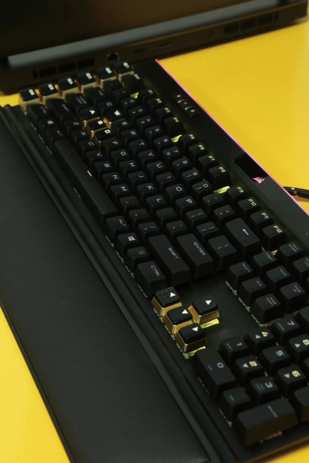 至臻之品，美商海盗船K95 RGB铂金SE机械键盘体验