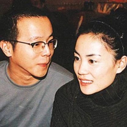1998年，王菲从香港飞到北京想给窦唯一个惊喜，推开门发现了别人