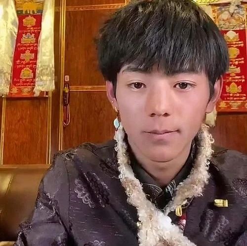 “最帅”藏族小伙一夜爆红，遭网红公司疯抢，为什么网友都极力反对？