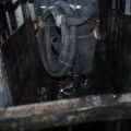 湖南一煤矿发生透水事故，已知有10多人被困