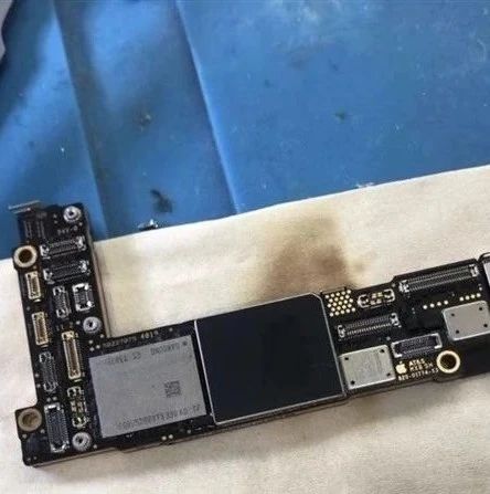 iPhone 12主板曝光：布局更紧凑 满满苹果基因