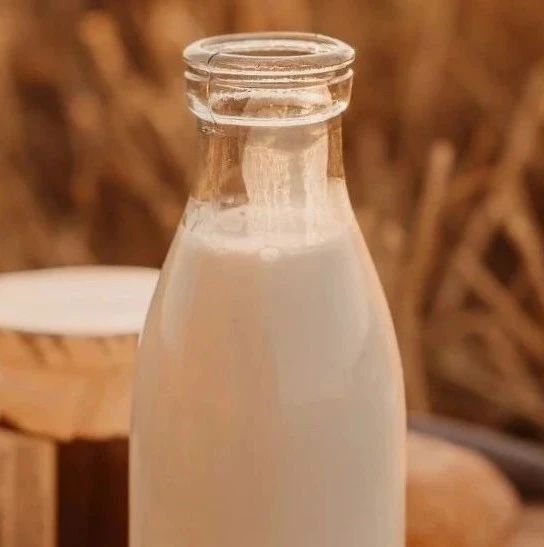 对普通人来说，脱脂牛奶好还是全脂牛奶好？