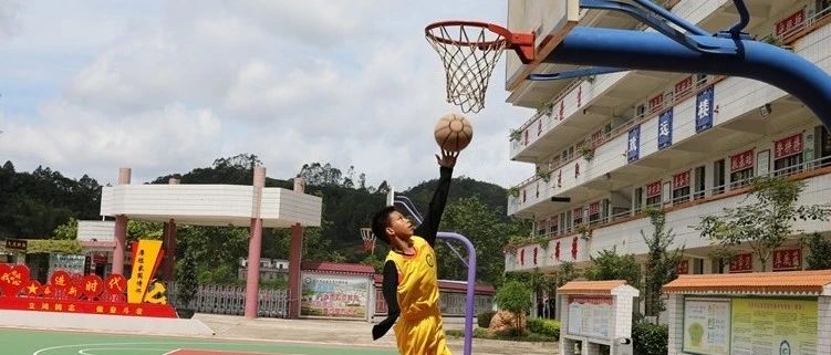 帅炸！广东13岁独臂篮球少年爆红，网友都看呆了……