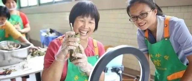 广东农民大姐直播卖粽，上央视了！