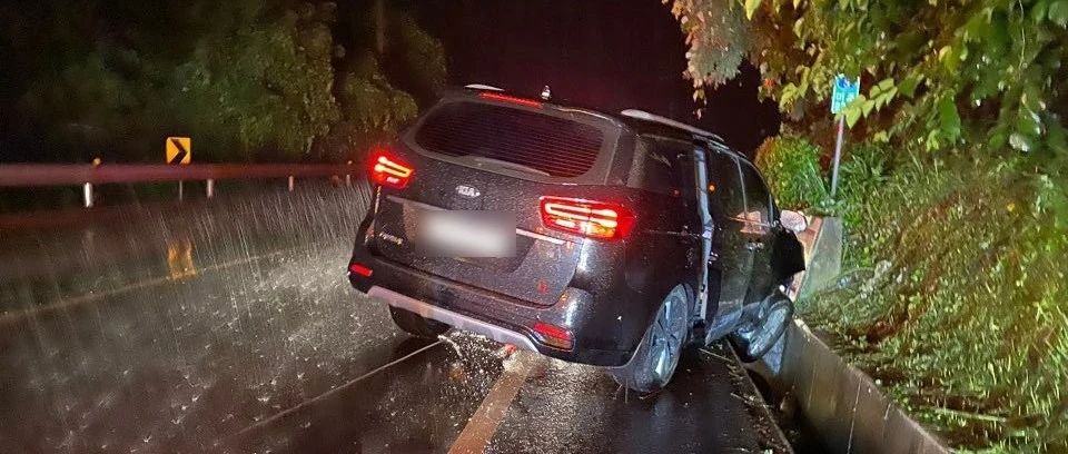 旗下男团成员所乘车辆遭遇酒后交通事故，YG致歉担责并开展内部调查！