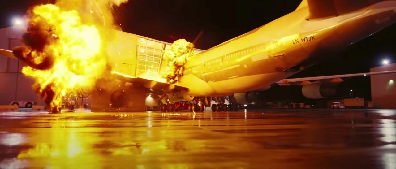 诺兰拍《信条》炸了一架波音747，这样的「神操作」在电影界还有很多