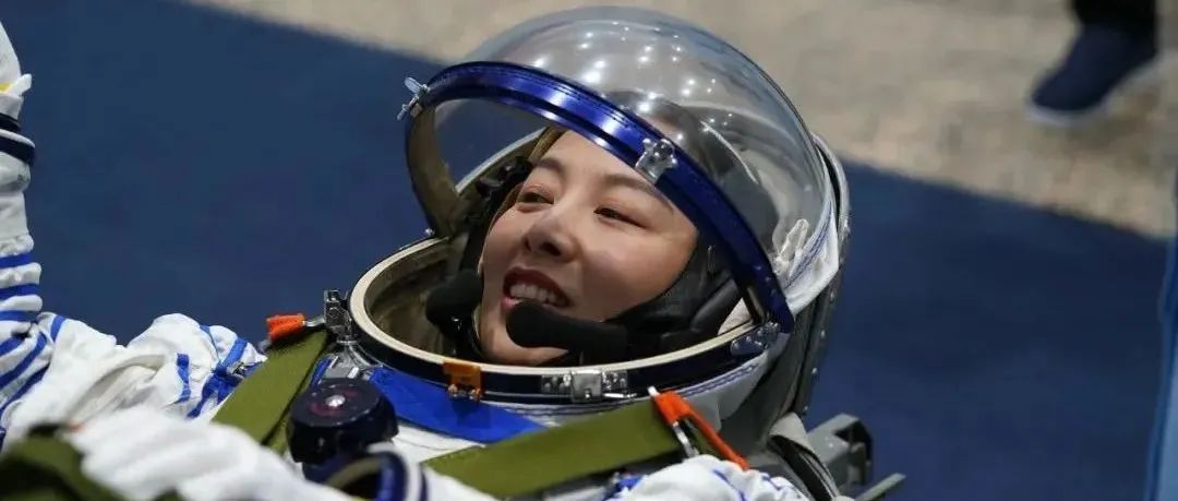 中国空间站迎来首位女航天员！一起来看“太空女教师”的奋斗故事，这才是同学们应该学习的标杆！