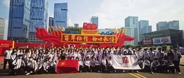 我校组织2021级新生参观中国共产党在江苏历史展