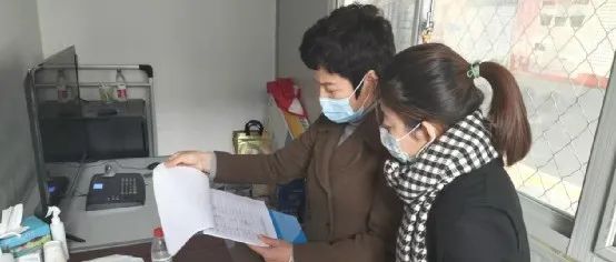 京北职院干部职工下沉社区参加疫情防控工作