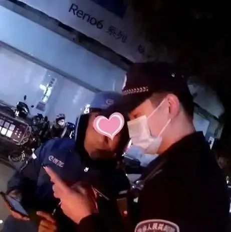 深夜，浙江一民警站在大马路上不停地打电话道歉…