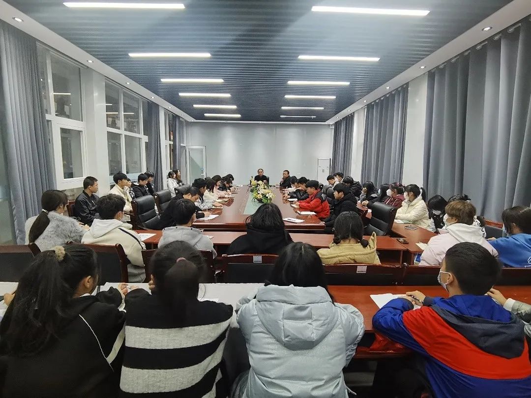 西安军需工业学校组织召开期中教学检查学生代表座谈会