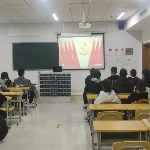 港航管理学院组织学习十九届六中全会精神