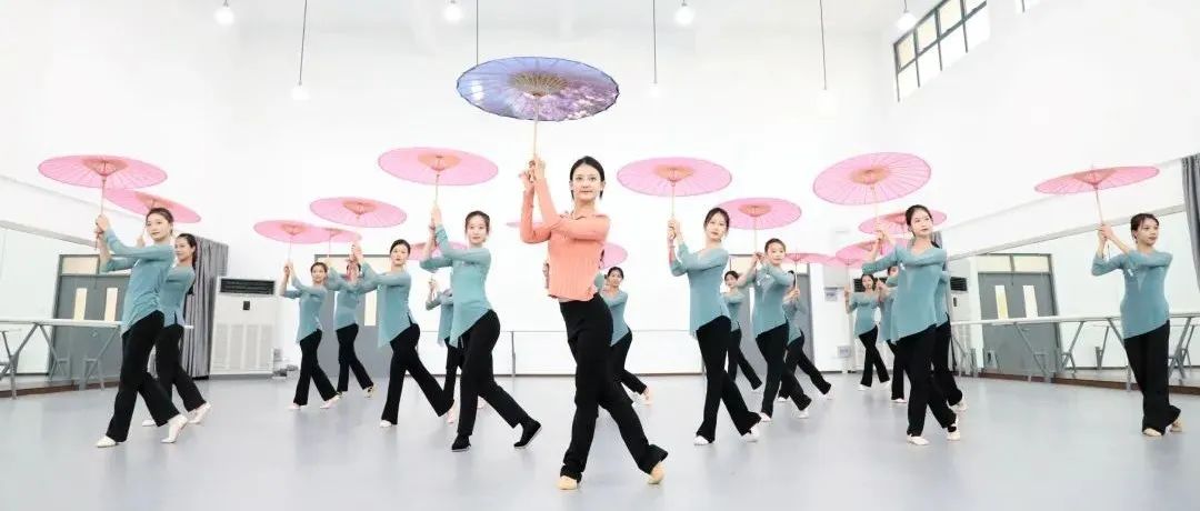 舞动“新”弦：走进南传舞蹈学院首届新生课堂