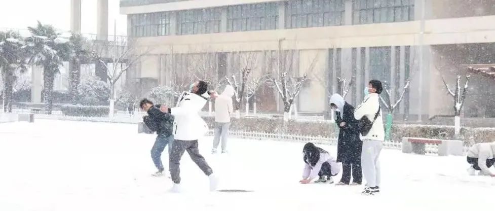 铁院初雪，你想与谁分享快乐？