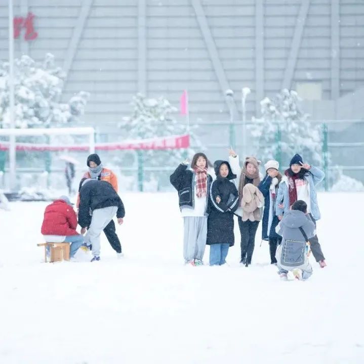 与你相约贵工的第一场雪