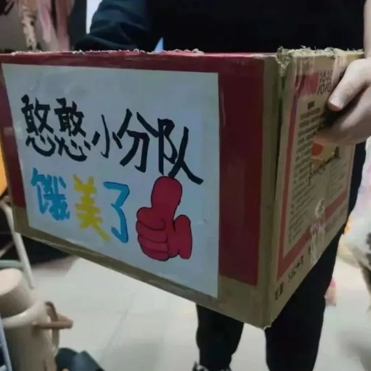 西北大学因防疫改带饭回寝，“干饭人”有趣的灵魂藏不住了