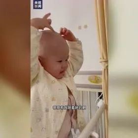 杭州3岁白血病宝宝安慰5岁小病友上热搜，妈妈回应了