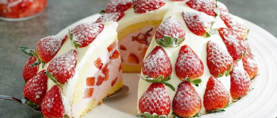 草莓炸弹，有霸气的名字，却是最温柔的蛋糕。