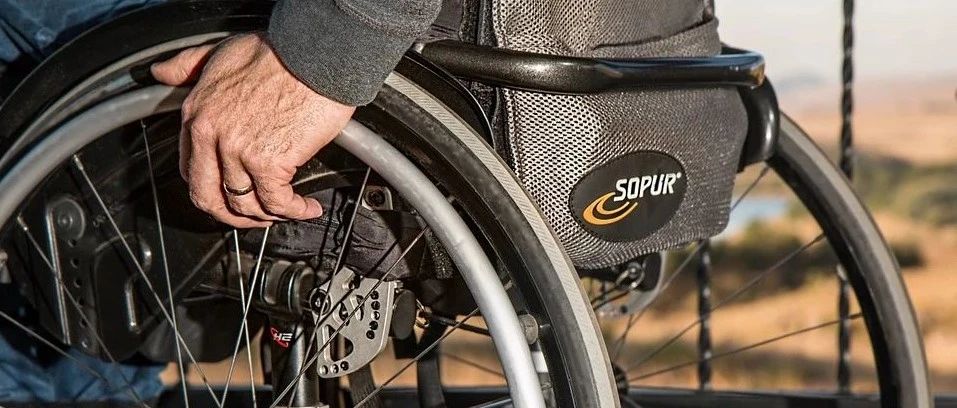150万粉丝“渐冻人”创业者的人生：轮椅成为四肢，大V却说我不够惨