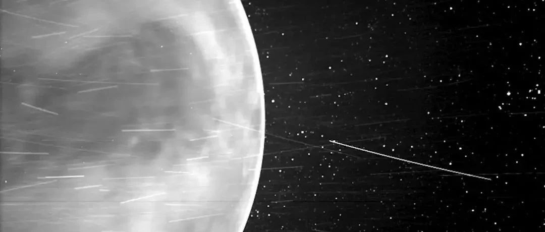 NASA帕克太阳探测器路过金星，拍下一张惊人照片