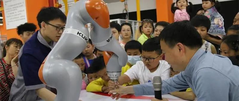 职业启蒙｜智联未来，不负韶华——记蒲江县全体市民国际家庭日工业研学之旅