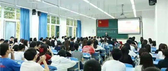 学校理事长刘学民为城科师生讲授党史学习教育专题党课