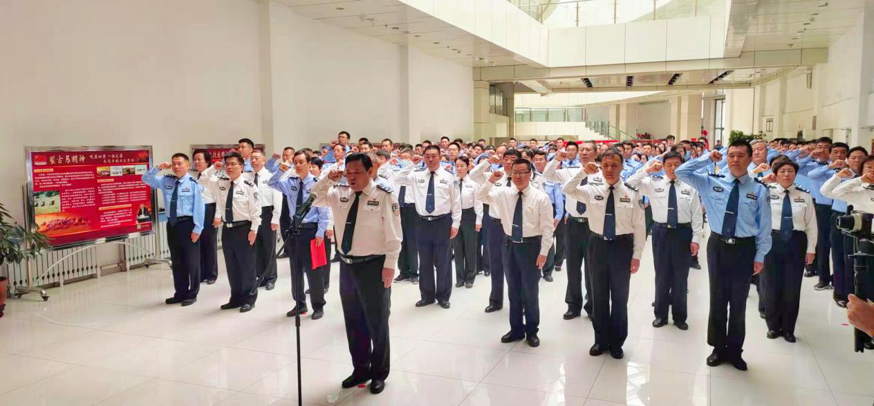 内蒙古警察职业学院举行全院党员集体宣誓活动