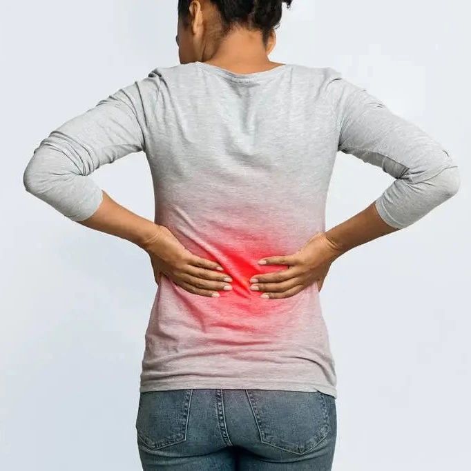 腰椎间盘突出：出现一系列症状后怎么治疗？！