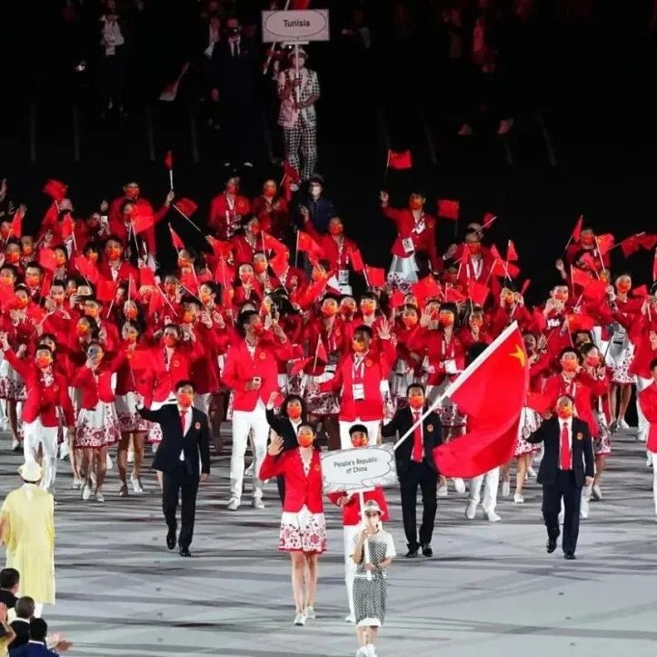 “中国红”来了！中国奥运军团亮相