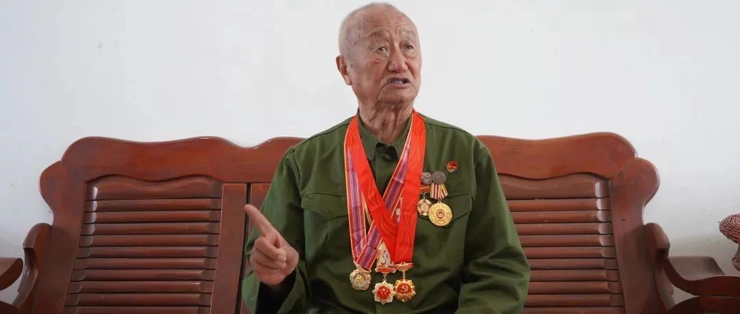 那时候是视死如归的，压根没想过回去......5位党员老兵这样告诉大学生！