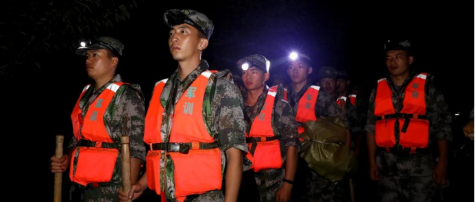 好样的！北林大现役大学生士兵参加河南抗洪抢险