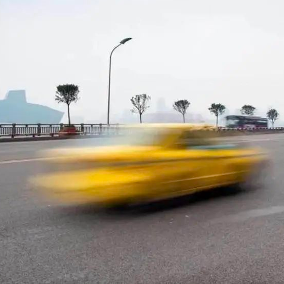 重庆出租车快还是战斗机快？