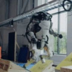 震撼！波士顿动力发布最新两足机器人跑酷视频，动作堪比人类！