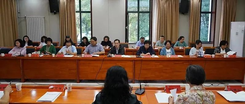 学校组织统一战线成员学习中央民族工作会议精神