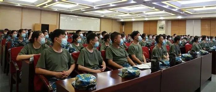 【热点发布】学院举行航空服务艺术与管理方向班宣讲会