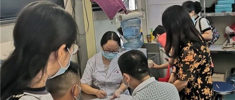 武胜万善职业中学校组织11名教师参与无偿献血活动