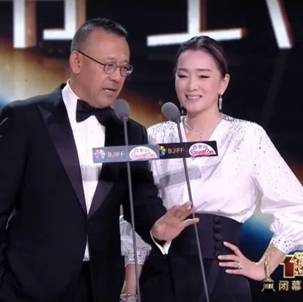 北影节颁奖礼晚会：巩俐再现经典造型，68岁刘晓庆不见老态！
