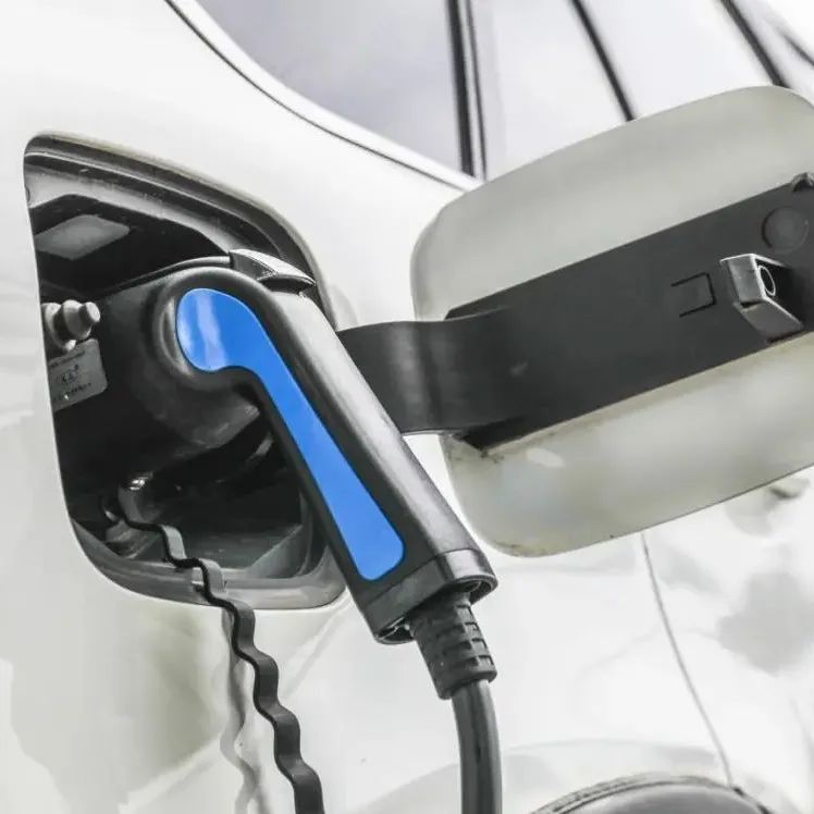 资讯丨新能源车补贴下降，2022年新能源汽车销量有望突破600万辆