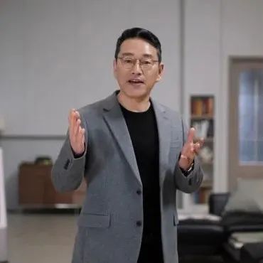 LG 将在 CES 2022 发布 17 英寸笔记本 OLED 折叠屏